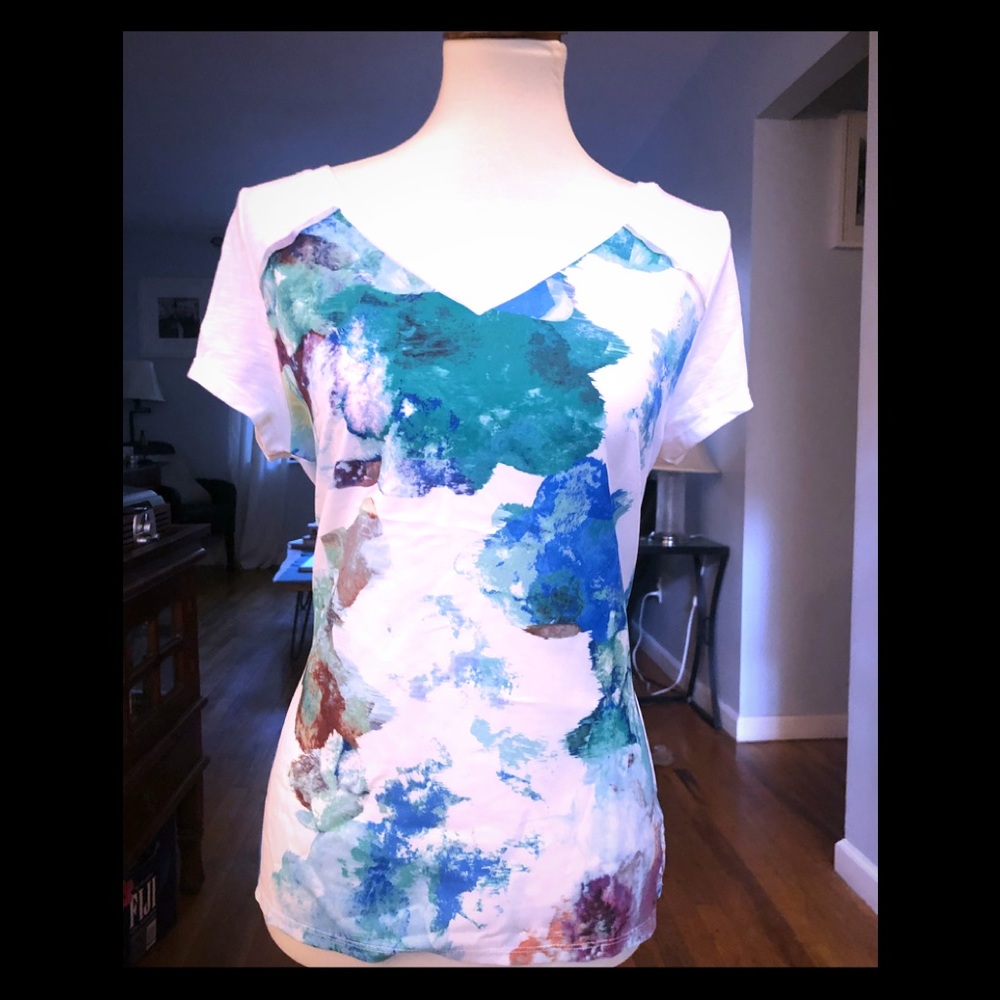 NYT V necks cotton multi colored tee.